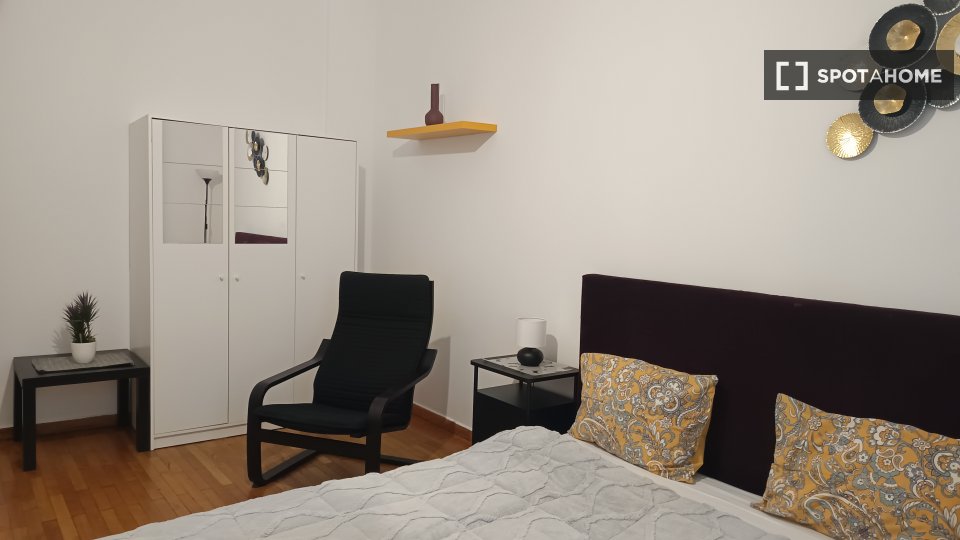 Double room Athens, 4 beds, 97m² — photo 13