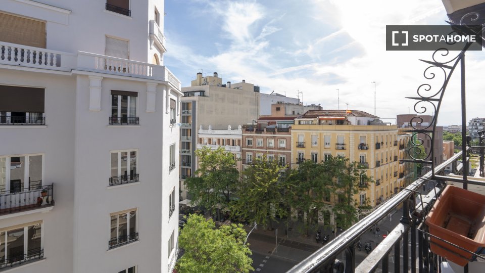 Double room Madrid, 5 beds — photo 12