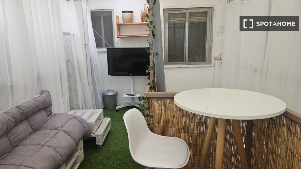 Double room Madrid, 3 beds, 75m² — photo 7
