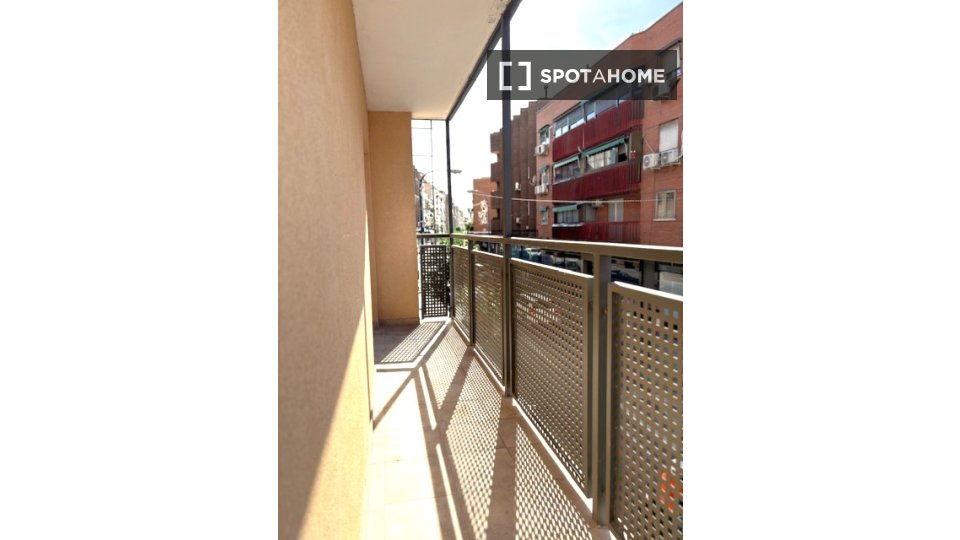 Double room Madrid, 8 beds, 170m² — photo 4