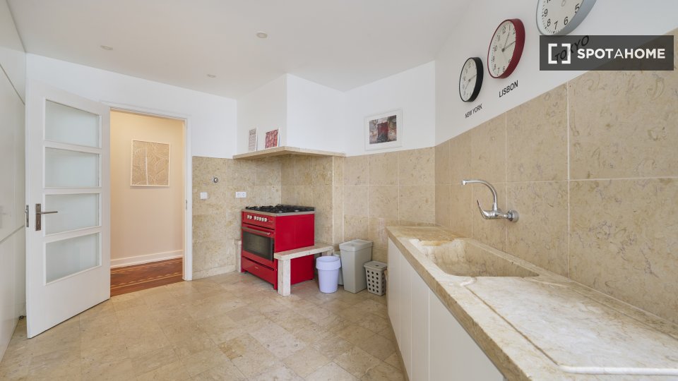 Double room Lisbon, 6 beds — photo 9