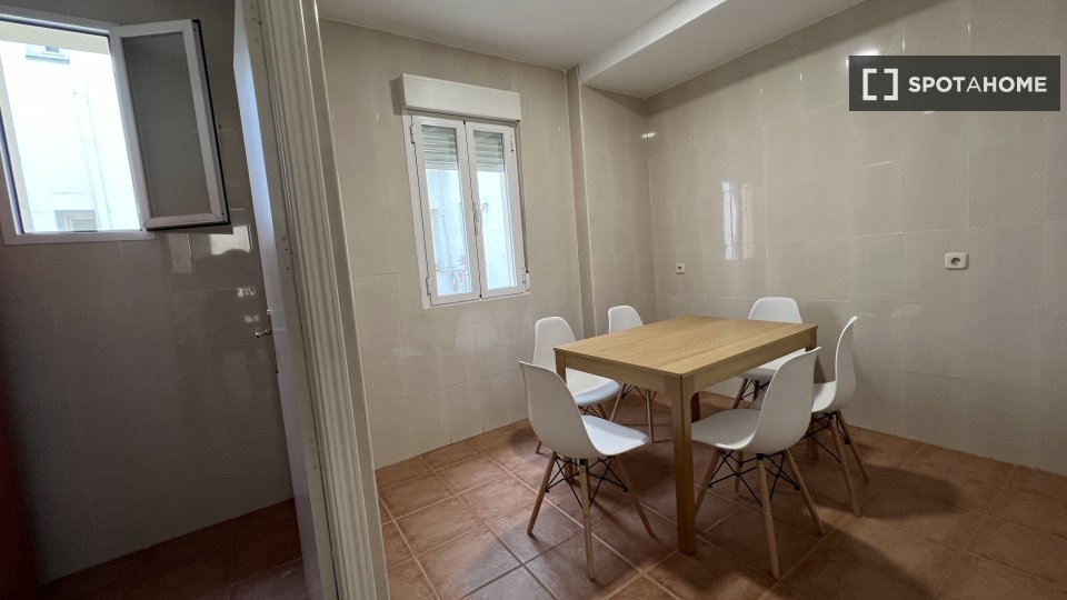Double room Madrid, 6 beds, 200m² — photo 12