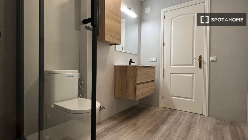 Double room Madrid, 5 beds — photo 1