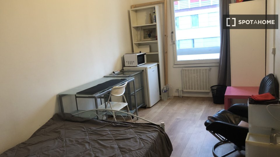 Double room Paris, 3 beds, 17m² — photo 10