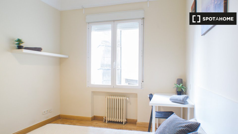 Double room Madrid, 6 beds, 140m² — photo 3