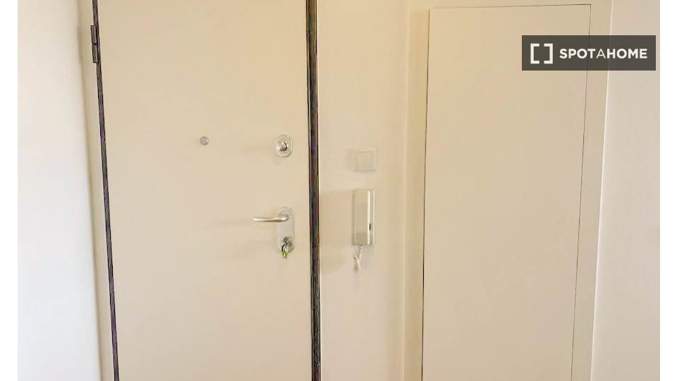 Apartment Lisbon, 2 beds, 61m² — photo 5