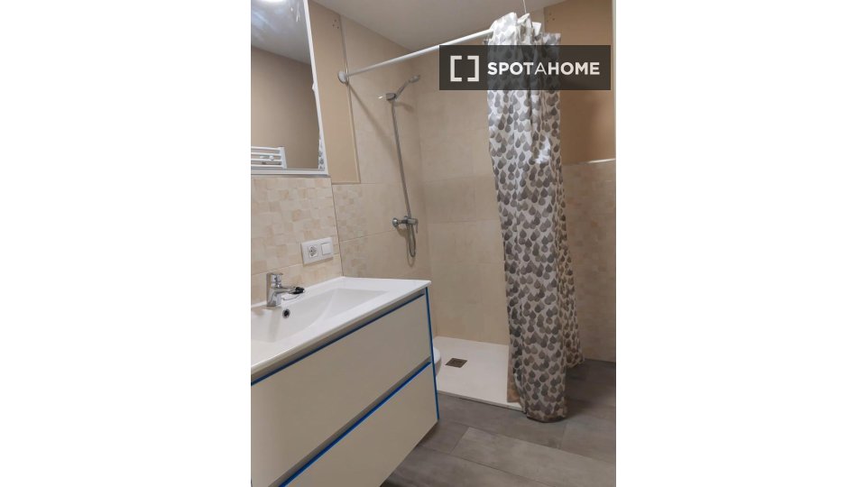 Double room Madrid, 9 beds — photo 19