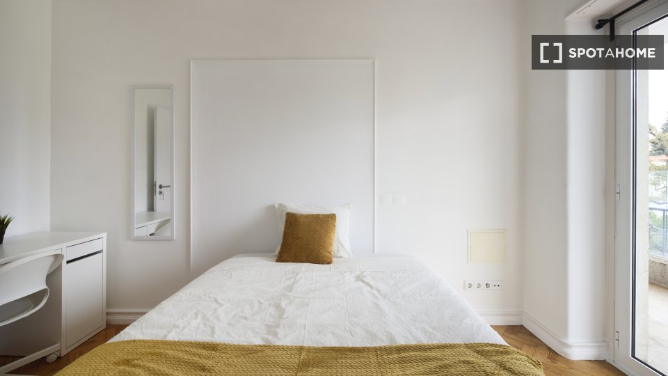 Double room Lisbon, 9 beds — photo 33