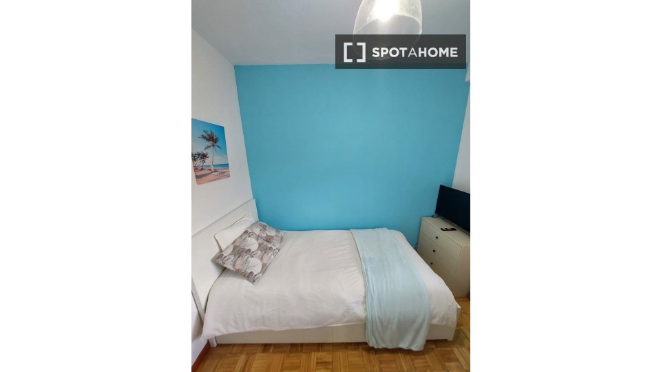 Double room Madrid, 4 beds, 100m² — photo 10