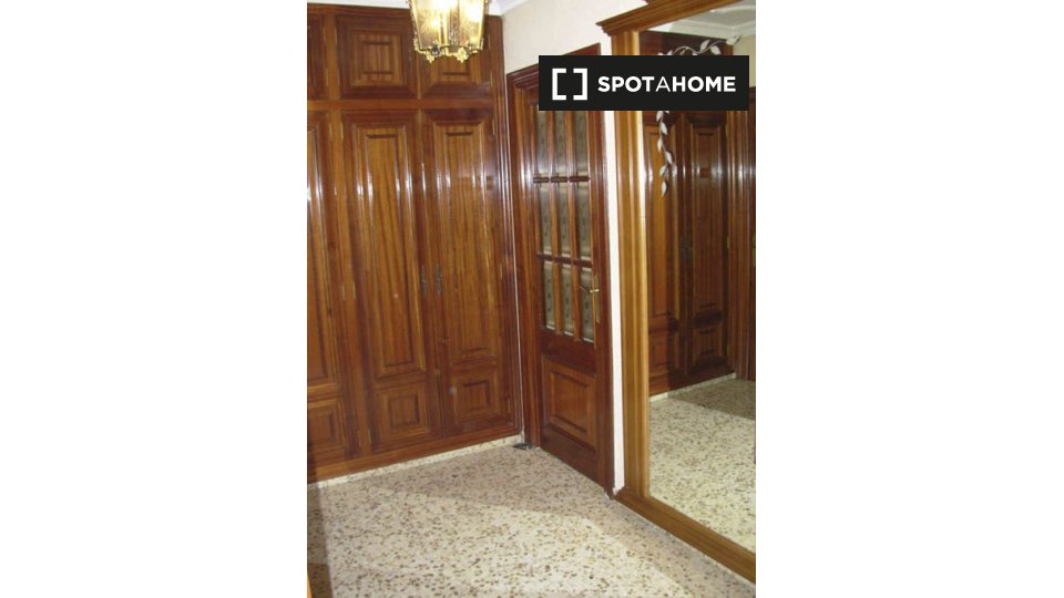 Double room Valencia, 3 beds, 115m² — photo 13