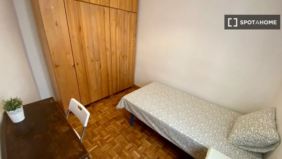 Double room Madrid, 5 beds, 120m² — photo 32