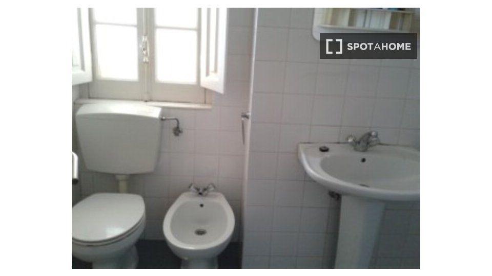 Double room Lisbon, 4 beds — photo 9