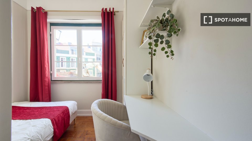 Double room Lisbon, 4 beds — photo 38