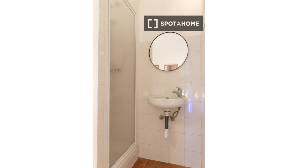 Double room Madrid, 7 beds, 160m² — photo 56