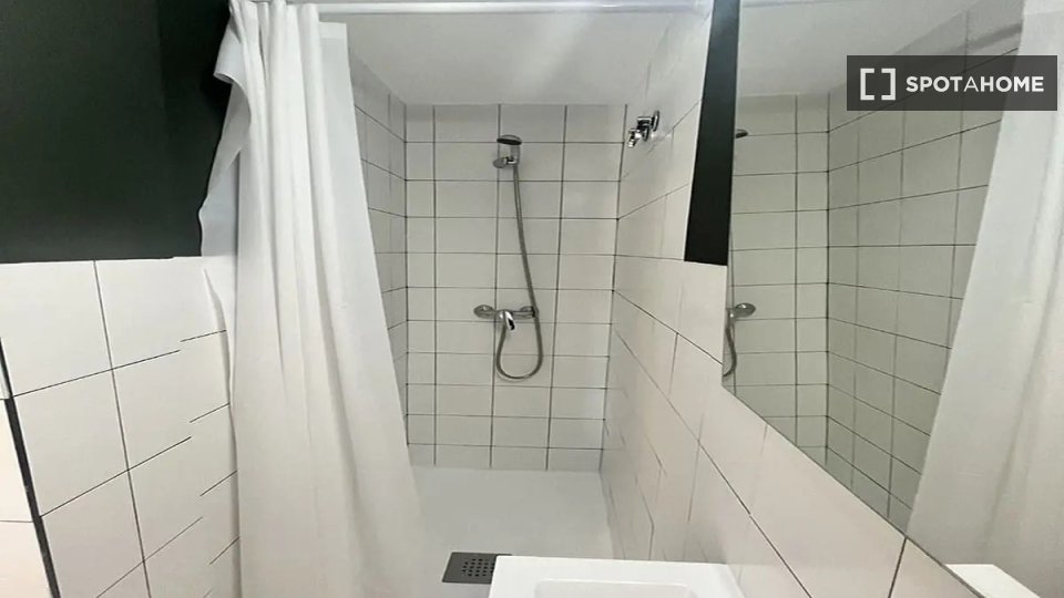 Double room Madrid, 6 beds — photo 12