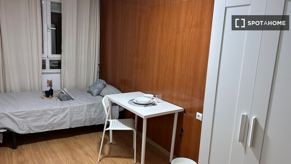 Double room Madrid, 5 beds, 95m² — photo 17