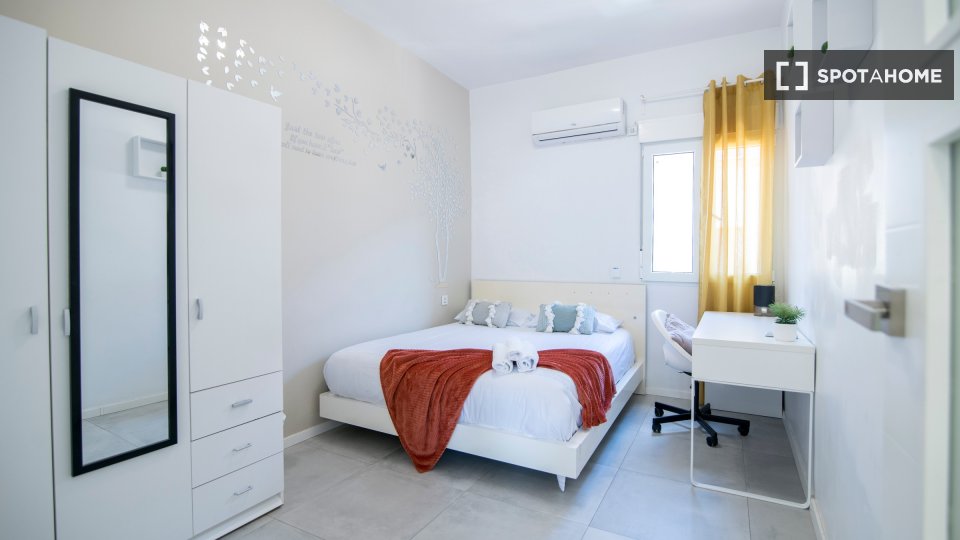 Double room Valencia, 3 beds, 65m² — photo 42
