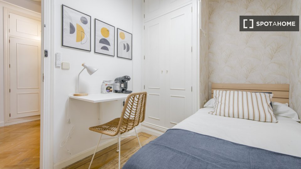 Double room Madrid, 7 beds — photo 19