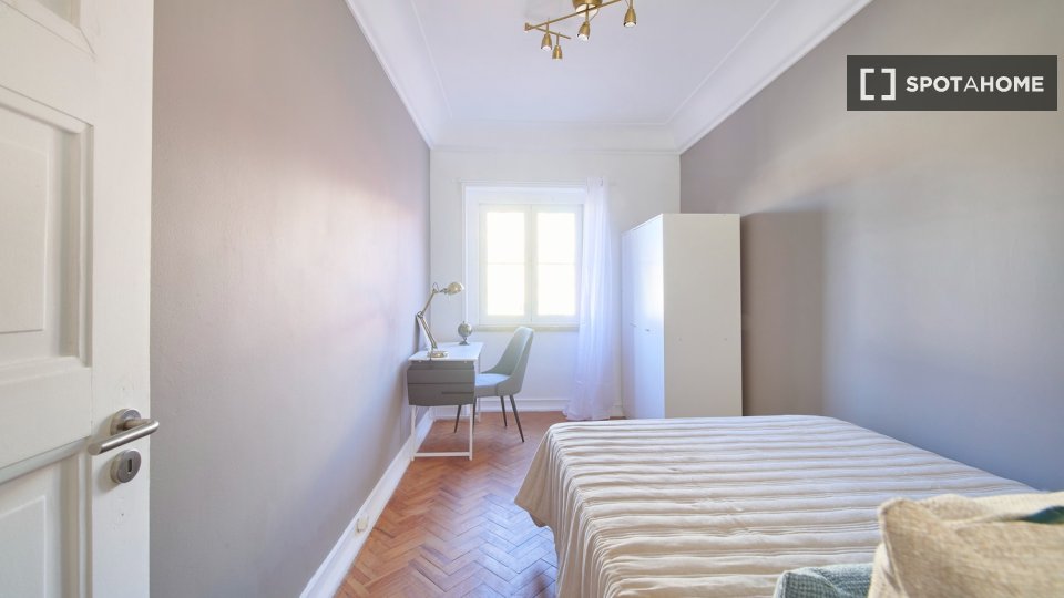 Double room Lisbon, 6 beds — photo 27