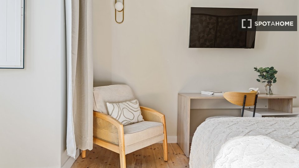 Double room Lisbon, 6 beds — photo 42