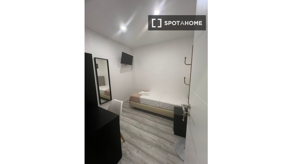Double room Lisbon, 6 beds — photo 19