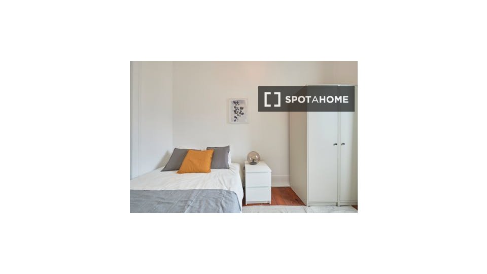 Double room Lisbon, 6 beds — photo 14