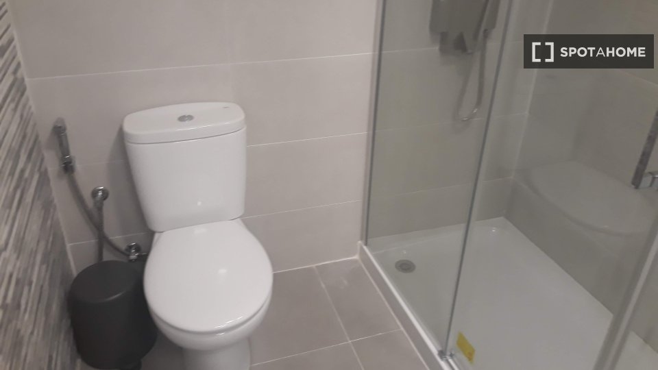 Double room Lisbon, 3 beds, 100m² — photo 5