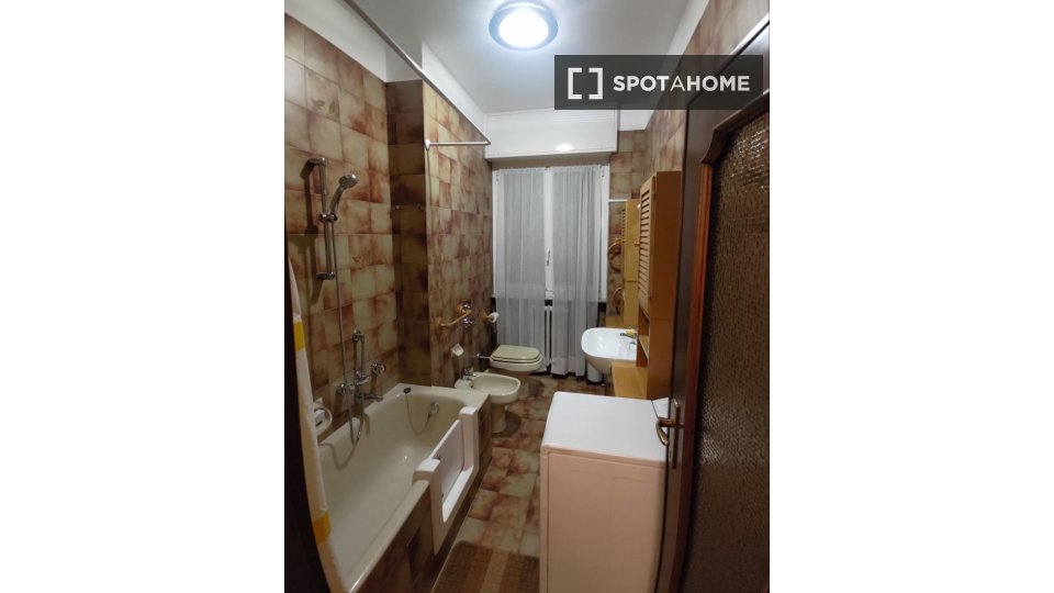 Double room Milan, 2 beds — photo 11