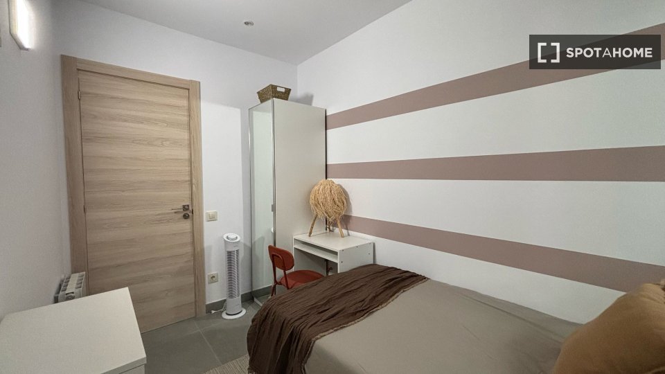 Double room Barcelona, 4 beds, 90m² — photo 12
