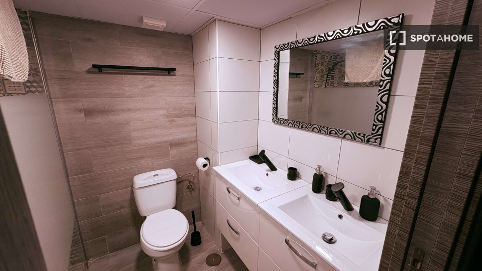 Double room Alicante, 4 beds, 90m² — photo 2