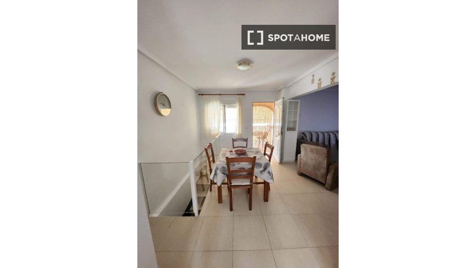 Apartment Alicante, 4 beds, 145m² — photo 8