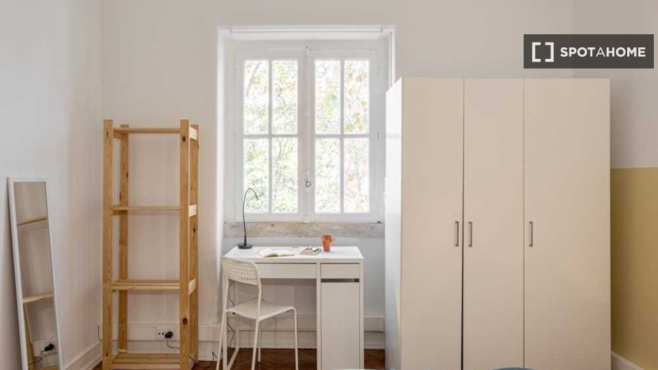 Double room Lisbon, 5 beds — photo 32