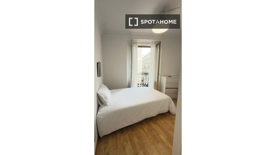 Double room Madrid, 5 beds — photo 3