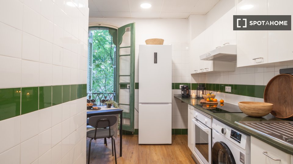 Double room Barcelona, 5 beds, 120m² — photo 3