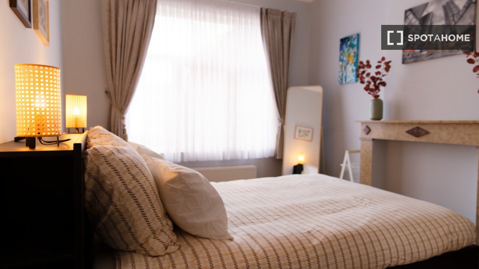 Double room Brussels, 2 beds — photo 1