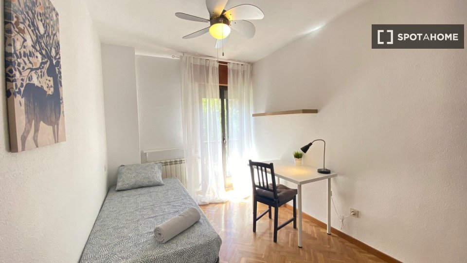 Double room Madrid, 5 beds — photo 2