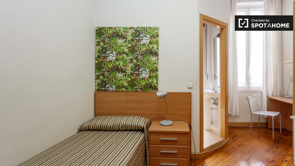 Double room Madrid, 12 beds — photo 1