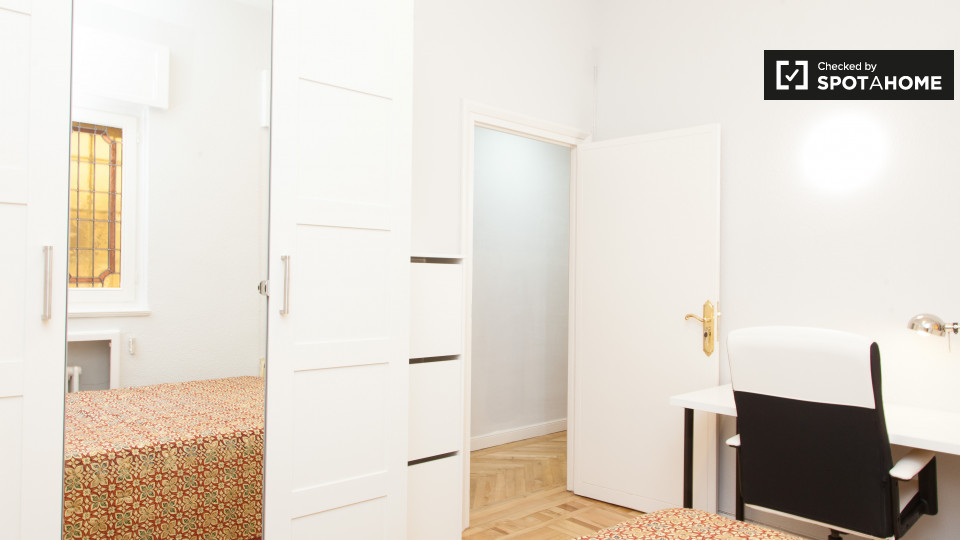 Double room Madrid, 7 beds, 199m² — photo 5