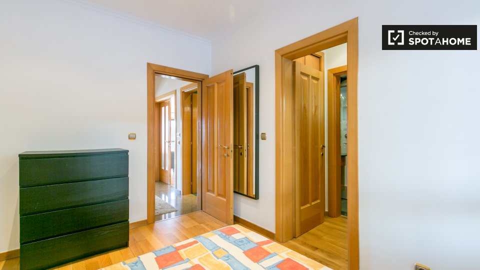 Apartment Lisbon, 1 bed, 90m² — photo 15