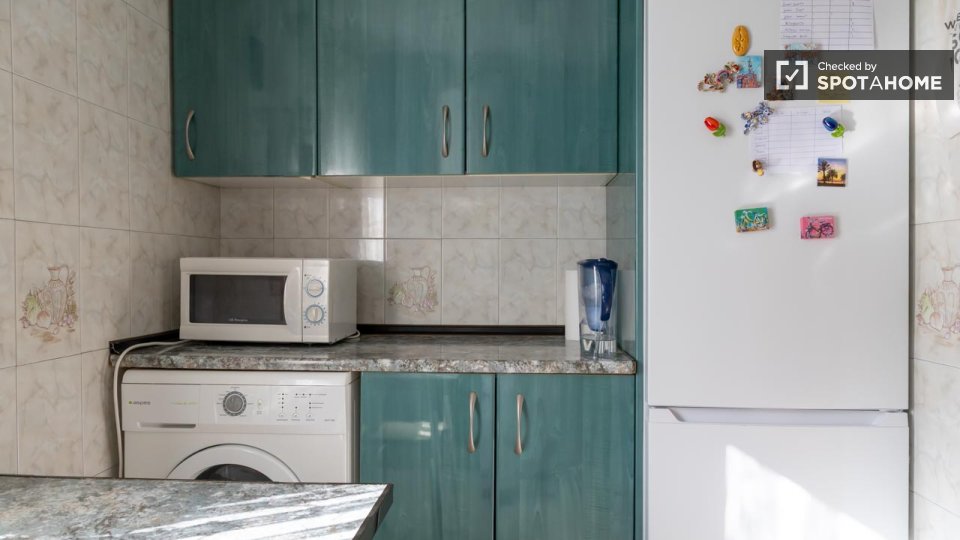 Double room Madrid, 3 beds — photo 21