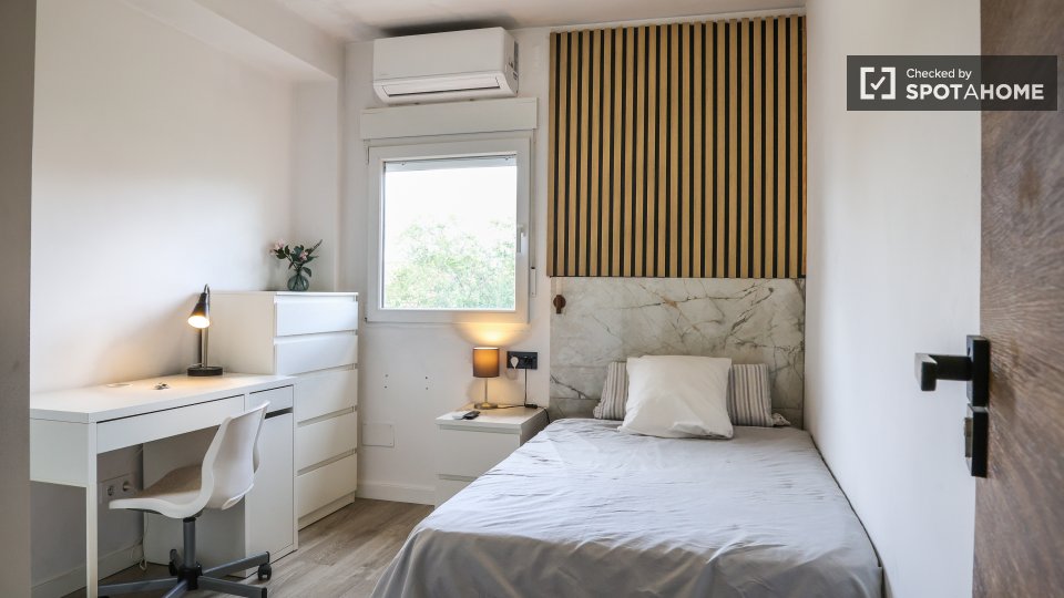 Double room Madrid, 3 beds, 85m² — photo 23