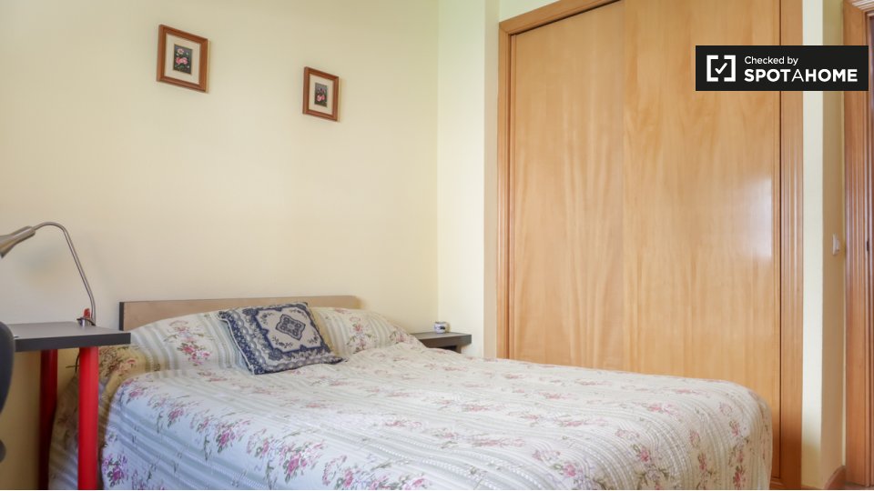 Double room Madrid, 2 beds — photo 2
