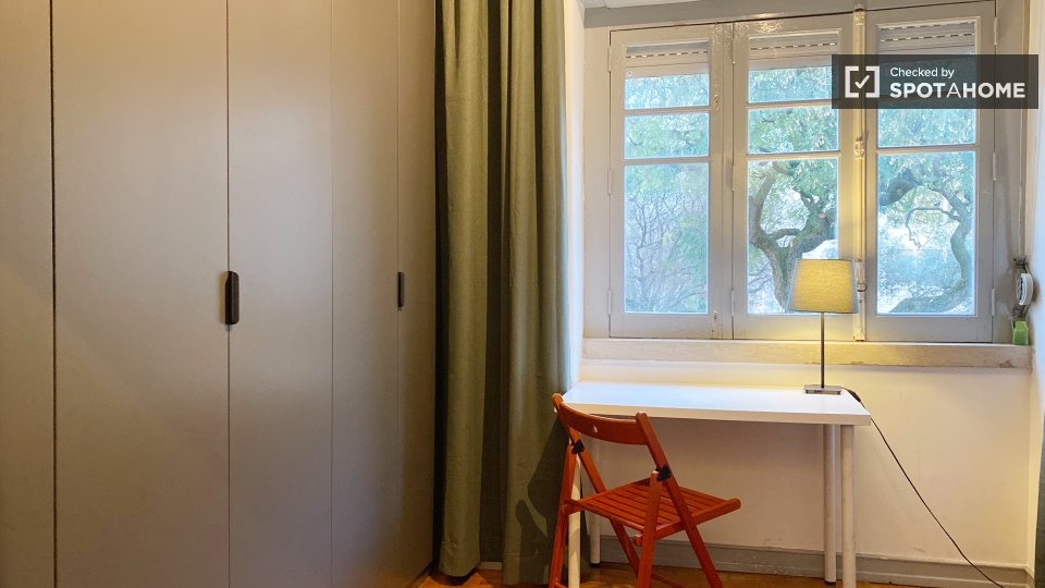 Double room Lisbon, 5 beds, 120m² — photo 48