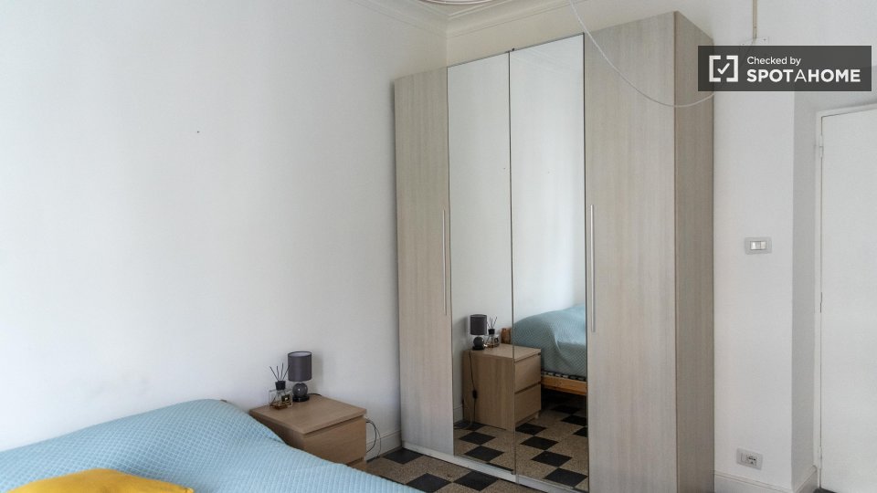 Double room Rome, 3 beds — photo 9