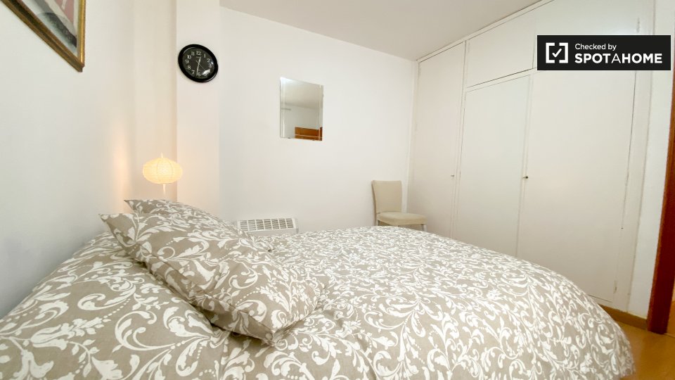 Double room Valencia, 3 beds, 75m² — photo 4
