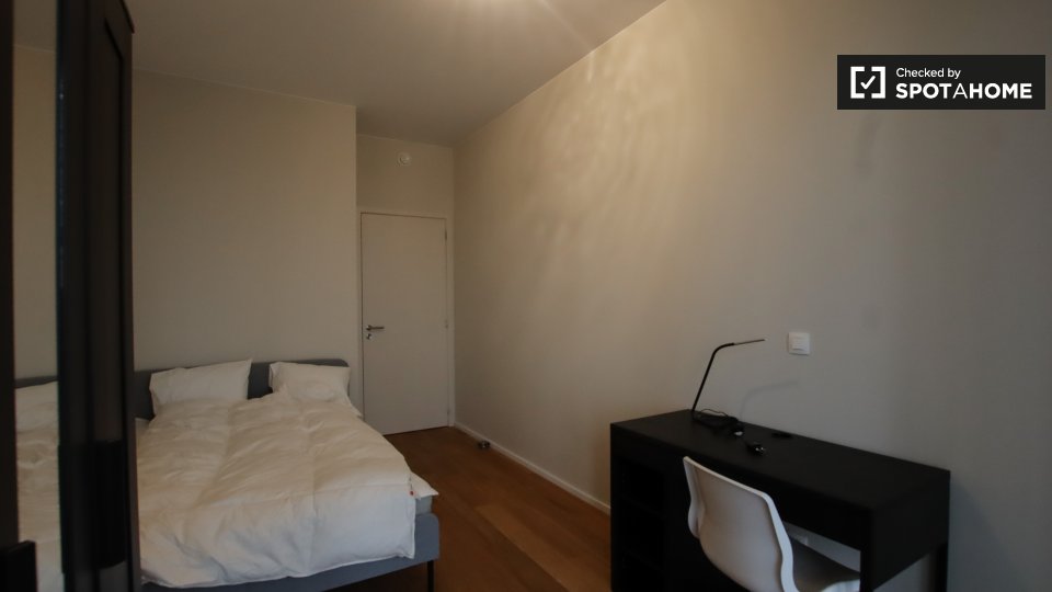Double room Brussels, 3 beds, 130m² — photo 3