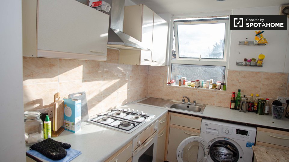 Double room London, 3 beds — photo 9