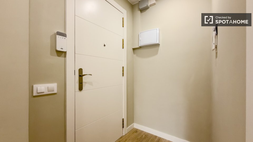 Double room Barcelona, 3 beds — photo 17