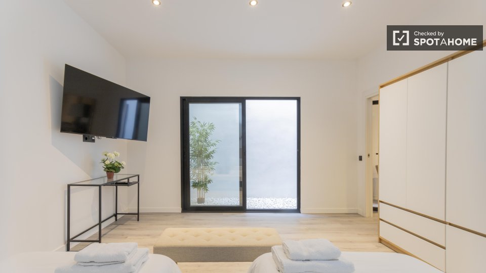 Apartment Valencia, 2 beds, 129m² — photo 16