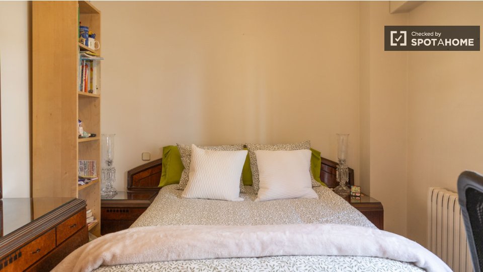 Double room Madrid, 3 beds, 150m² — photo 1